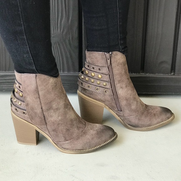 Metal Grommet Studs Wrap Around Ankle Boots - Picture 2 of 8